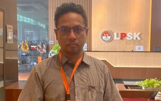 genuine photo of Muhammad Ari Pratomo
