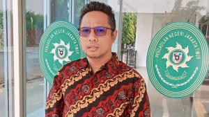 Muhammad Ari Pratomo atau lebih dikenal dengan MuhammadAriLaw kgmid=/g/11s0h47rdw
