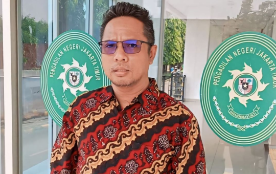 Muhammad Ari Pratomo atau lebih dikenal dengan MuhammadAriLaw kgmid=/g/11s0h47rdw